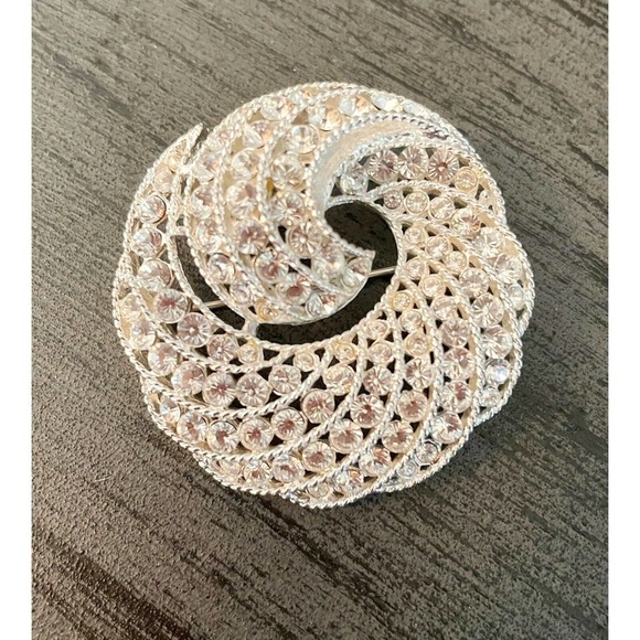 Vintage Napier Brooch Scarf Pin Swirl Clear Rhinestone Silver Tone SIGNED - Picture 1 of 3